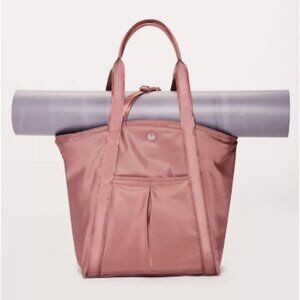 Lululemon Live Free Tote Bag 20L Color Quicksand
